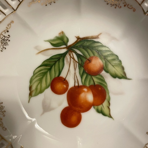 Vintage Ucagco Reticulated Bowl Cherries Japan Excellent - Picture 3 of 9